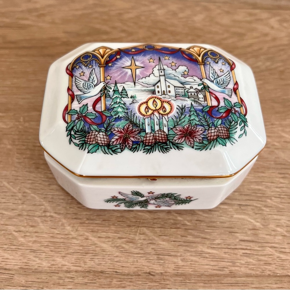 Vintage 1989‎ Melodies of Christmas "O Holy Night" Heritage House Music Box